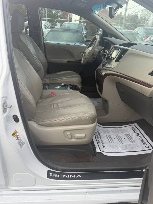 2013 Toyota Sienna XLE 8-Passenger