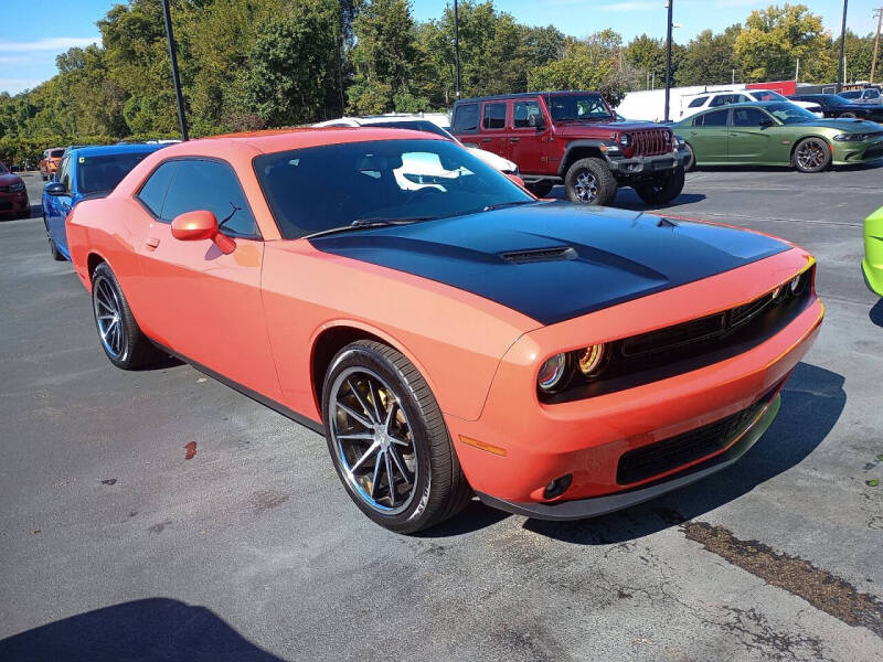 2019 Dodge Challenger SXT's photo
