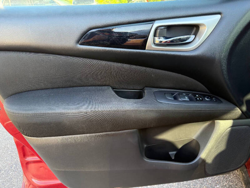 2017 Nissan Pathfinder SV