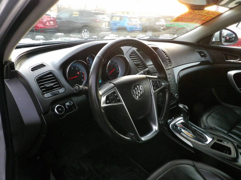 2013 Buick Regal Premium 1