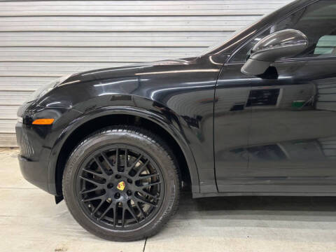 2017 Porsche Cayenne Platinum Edition