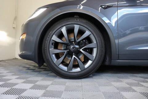 2023 Tesla Model X Standard Range