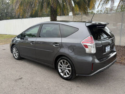 2017 Toyota Prius v Five