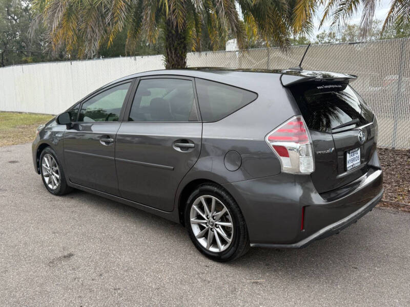 2017 Toyota Prius v Five