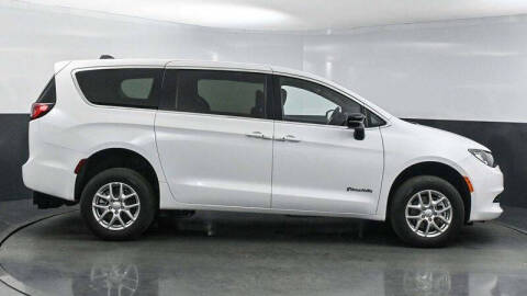 2025 Chrysler Voyager LX