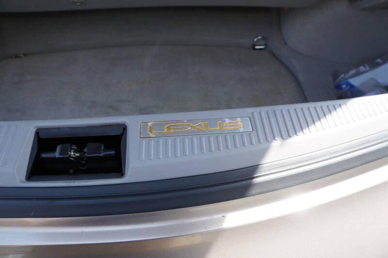 2004 Lexus SC 430