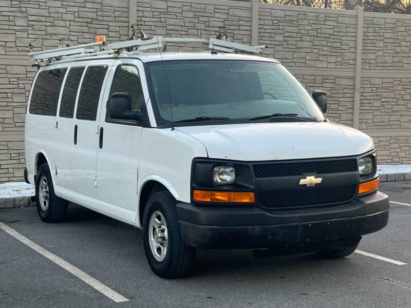 2008 Chevrolet Express Cargo Work Van photo 2