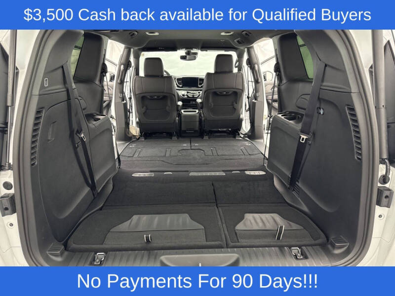 2026 Chrysler Pacifica Select