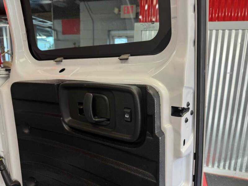 2023 GMC Savana 2500