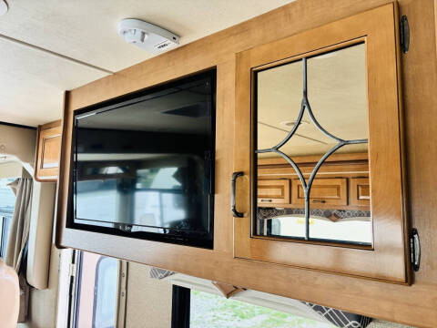 2017 Thor Motor Coach Hurricane 31S