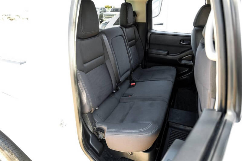 2022 Nissan Frontier SV