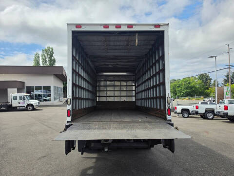 2009 Freightliner M2 106