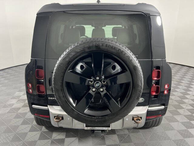 2023 Land Rover Defender 110 SE