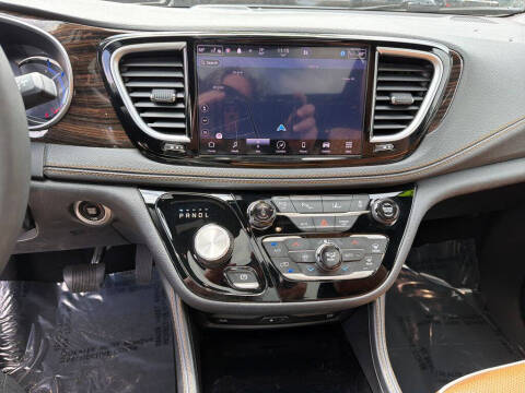 2023 Chrysler Pacifica Plug-In Hybrid Pinnacle