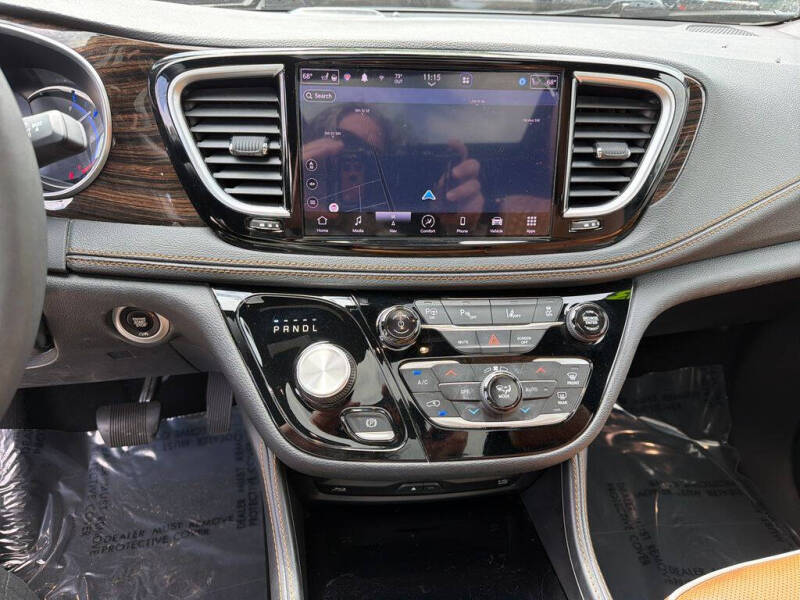 2023 Chrysler Pacifica Plug-In Hybrid Pinnacle