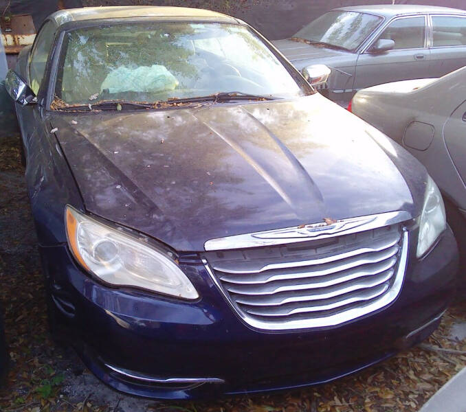 2013 Chrysler 200 Limited's photo