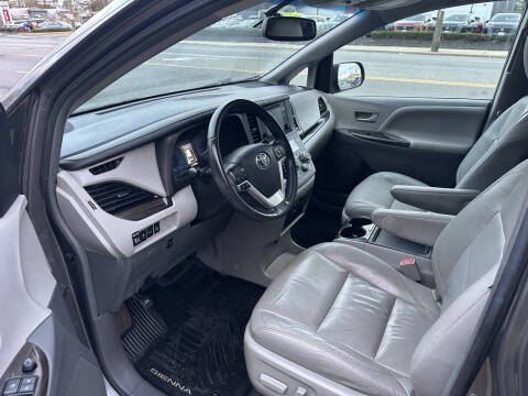 2017 Toyota Sienna Limited Premium 7-Passenger