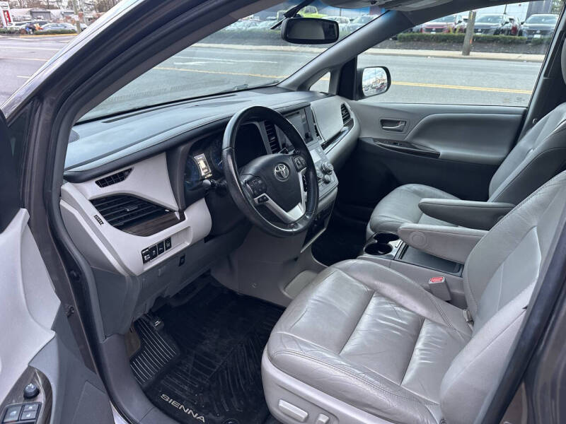 2017 Toyota Sienna Limited Premium 7-Passenger