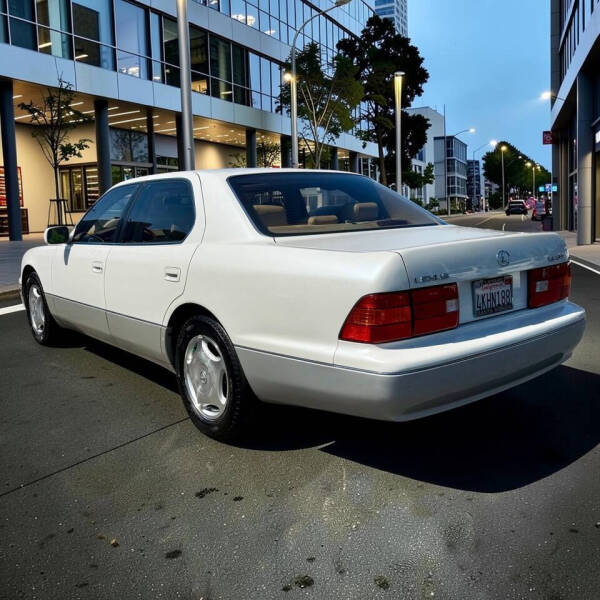 1999 Lexus LS 400