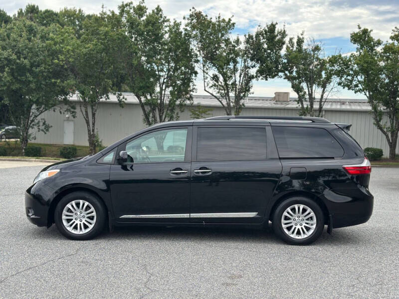 2017 Toyota Sienna XLE 8-Passenger