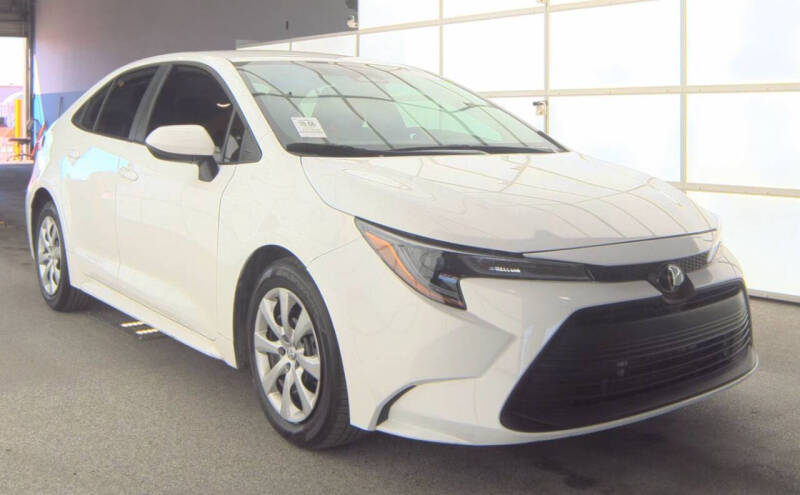 2024 Toyota Corolla LE's photo