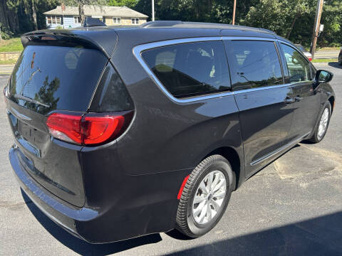 2017 Chrysler Pacifica Touring-L