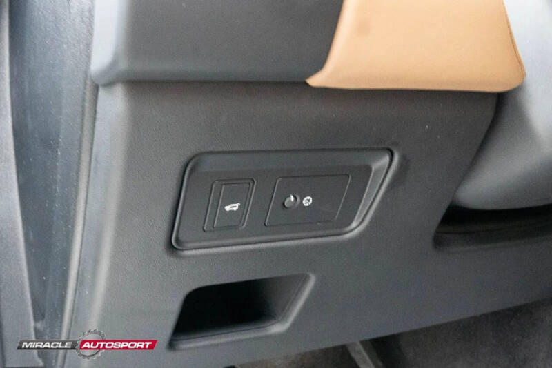 2022 Land Rover Discovery P300 S