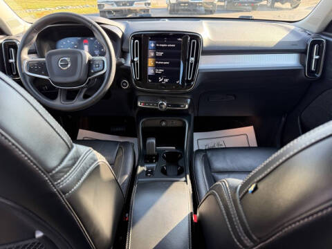 2022 Volvo XC40 T5 Momentum