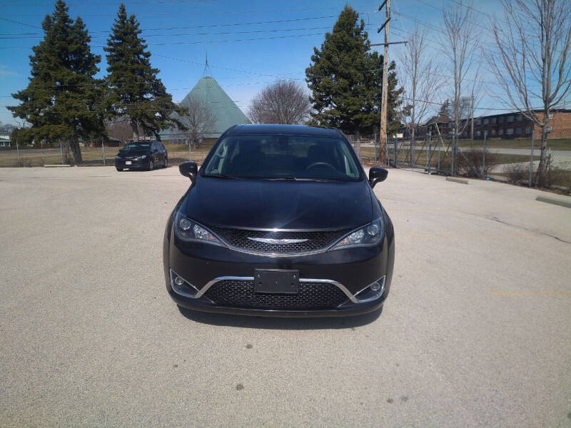 2017 Chrysler Pacifica Touring-L