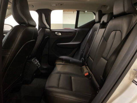 2025 Volvo XC40 B5 Core Bright Theme