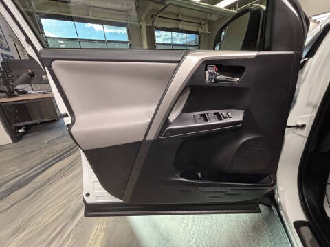 2017 Toyota RAV4 Hybrid XLE