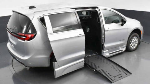 2024 Chrysler Pacifica Touring