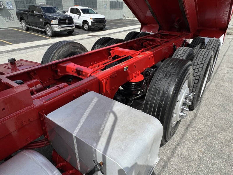 2017 Peterbilt 567