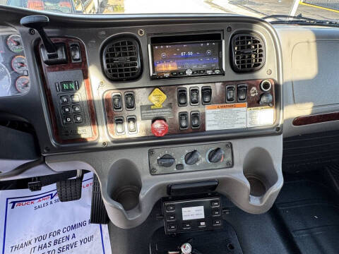 2017 Freightliner M2 106
