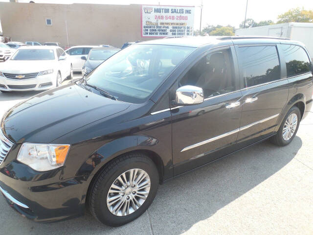 2015 Chrysler Town and Country for sale at VIP Motor Sales in Hazel Park, MI