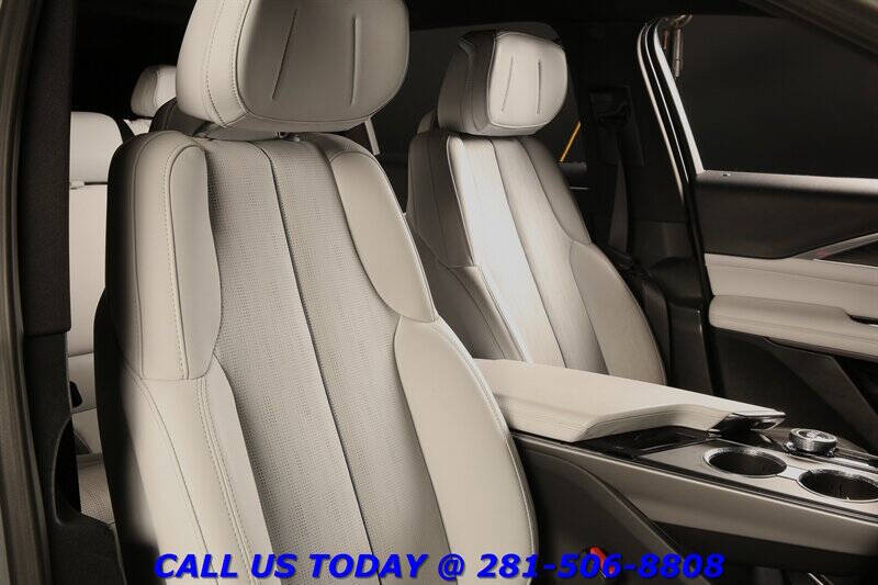 2024 Cadillac LYRIQ Luxury 1