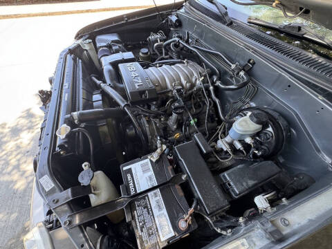 2004 Toyota Sequoia SR5