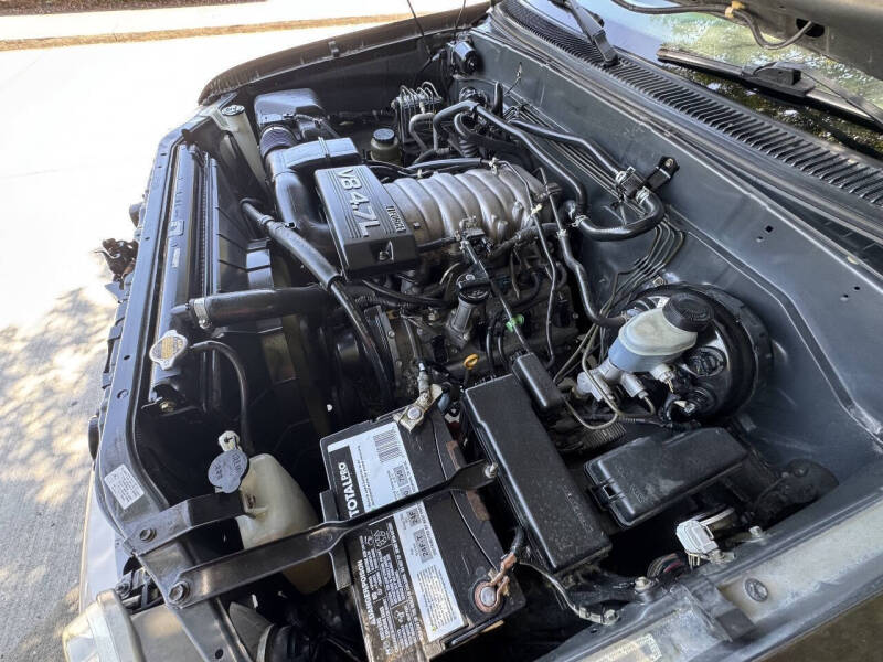 2004 Toyota Sequoia SR5