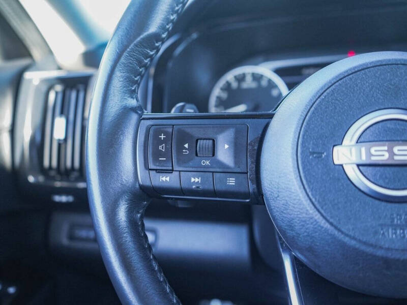 2022 Nissan Pathfinder SV