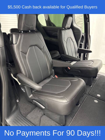 2026 Chrysler Pacifica Select