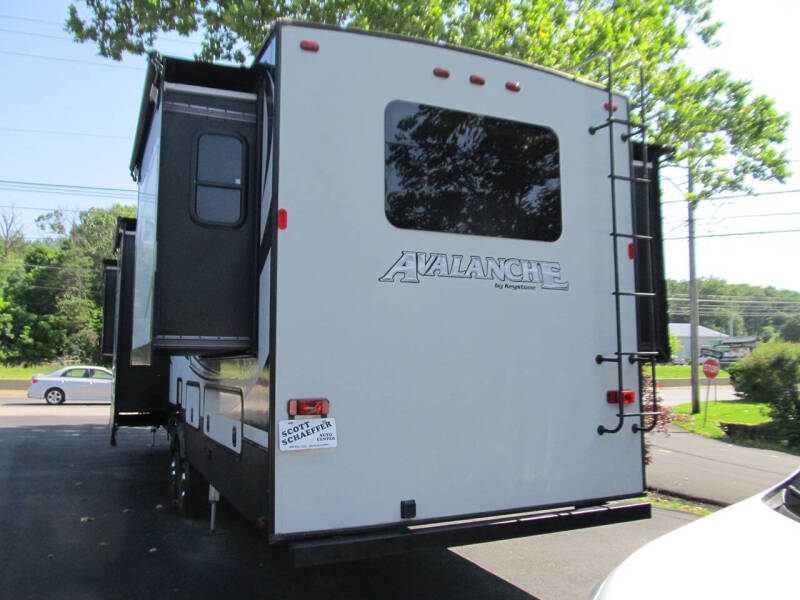2017 Keystone RV Avalanche