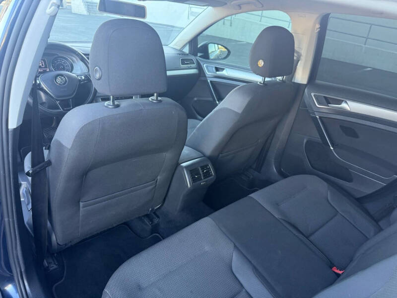 2017 Volkswagen Golf TSI S