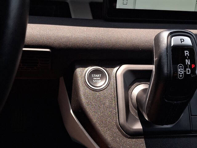 2022 Land Rover Defender 110 SE