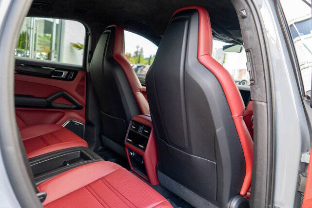 2023 Porsche Cayenne 34