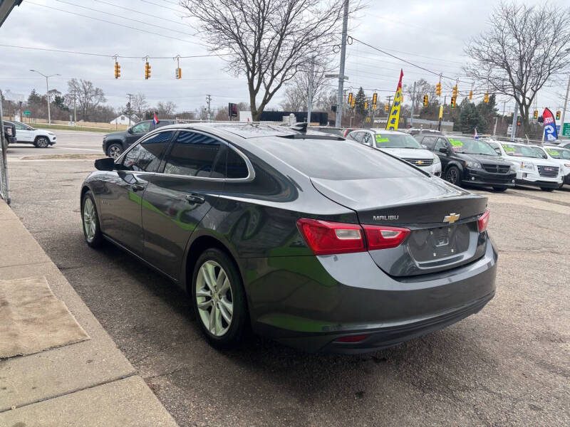 2017 Chevrolet Malibu 1LT photo 3