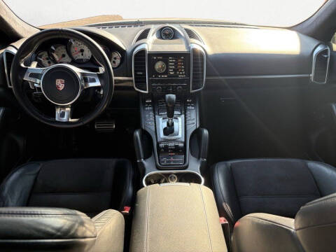 2013 Porsche Cayenne GTS
