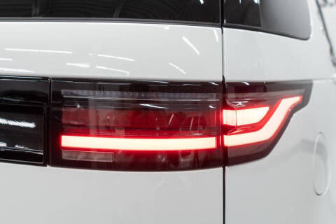 2024 Land Rover Discovery P300 Dynamic SE