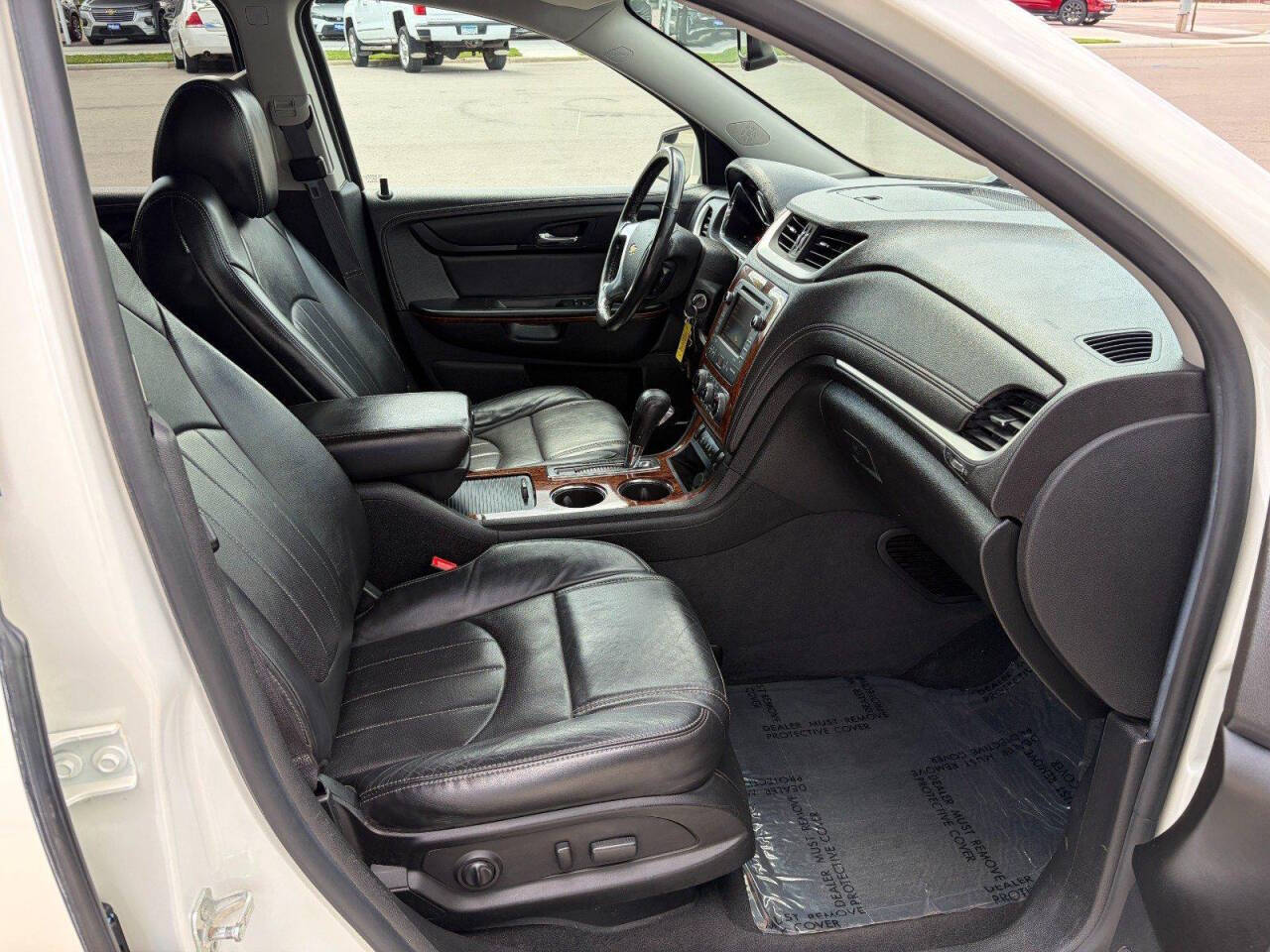 White 2014 Chevrolet Traverse LTZ AWD LTZ 4dr SUV 27