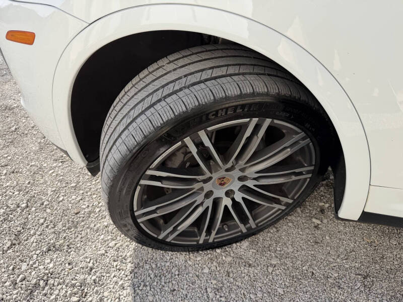 2017 Porsche Cayenne Platinum Edition