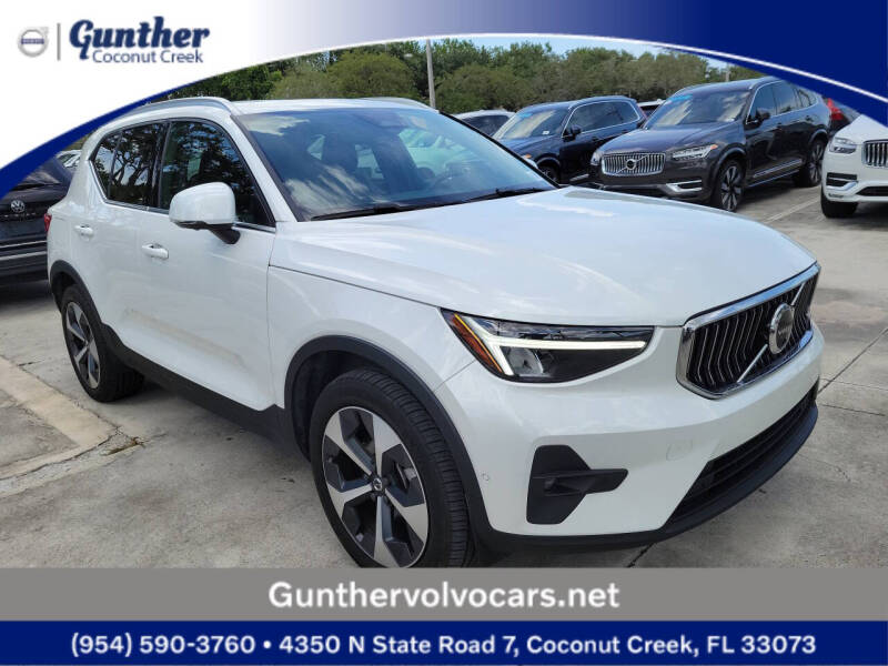 2024 Volvo XC40 B5 Plus Bright Theme